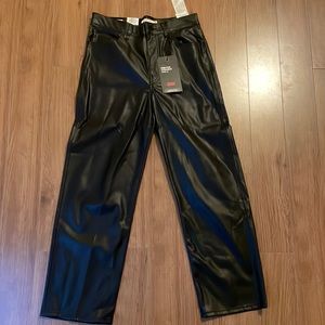 Brand new Levi’s Leather Ribcage Straight Ankle Pants